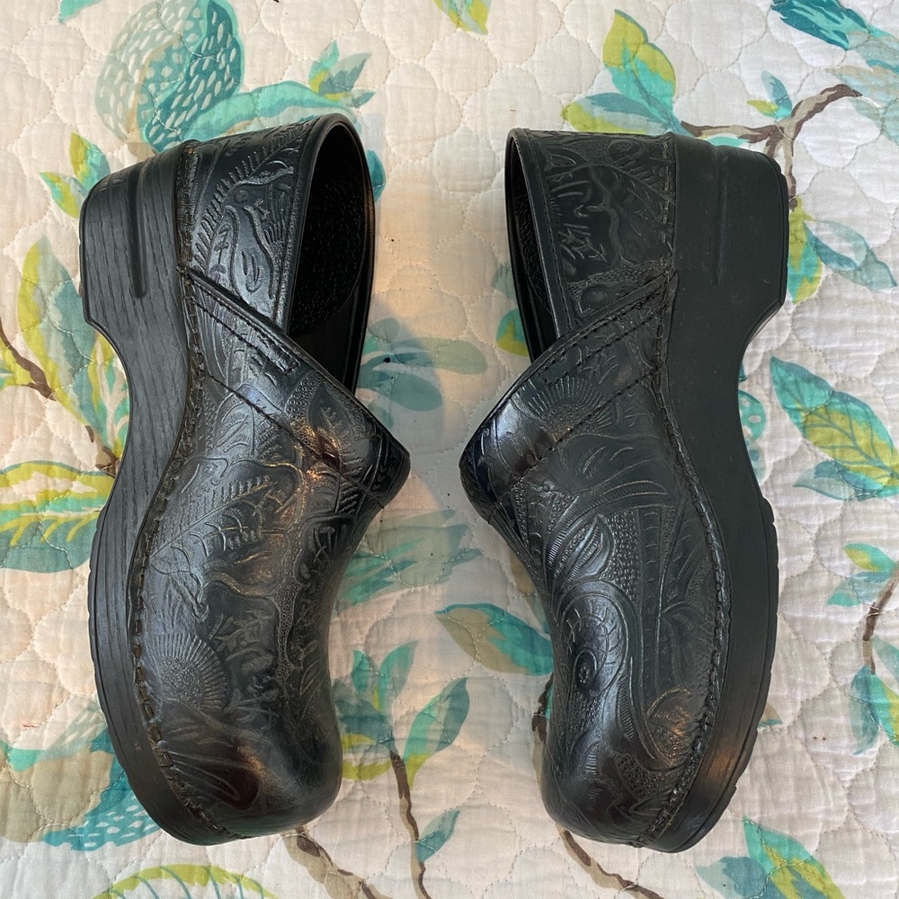 DANSKO Clogs - Black. Sturdy and Comfortable. Great Brand!🖤🌻 - Picture 5 of 7